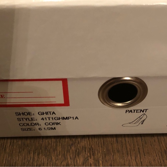 Micheal Kors leather patent pumps beige size 6.5 - Picture 2 of 11